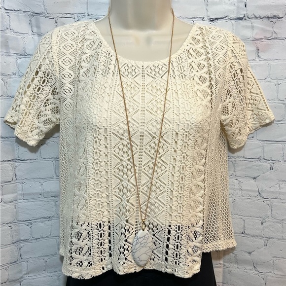 American Eagle Outfitters Tops - American Eagle Cream Crochet Button Back Top